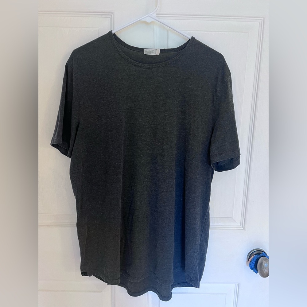 Barefoot dreams malibu collection tee shirt. Size medium.
